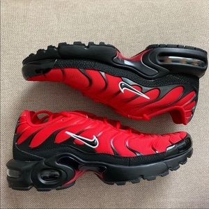 university red tns